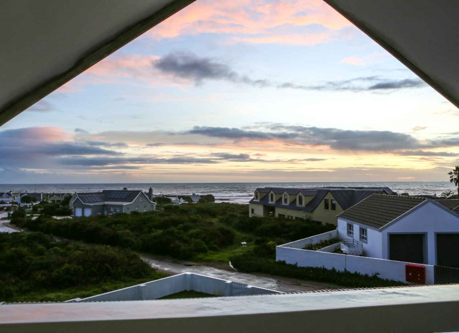 5 Bedroom Property for Sale in Grotto Bay Western Cape